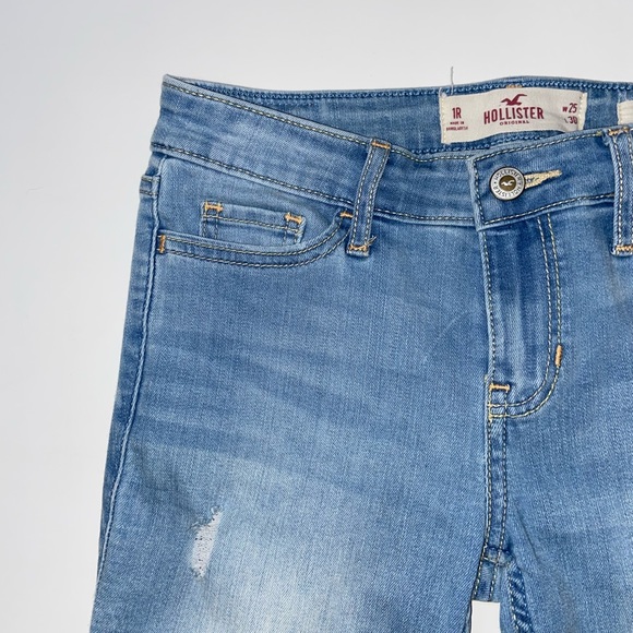Hollister Light Wash Low Rise Jeans - Picture 5 of 7